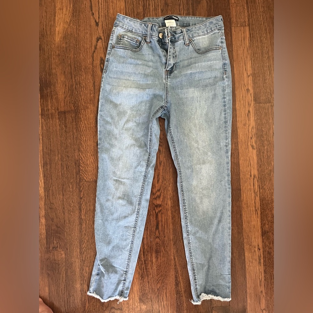 Fashion nova size 11/30 skinny jeans